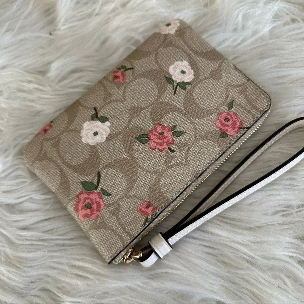 Corner Zip Wristlet In Signature Canvas With Floral Print